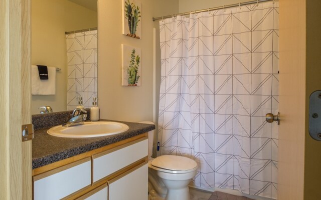 Eastside 1 & 2 BR Apts with balcony by Frontdesk