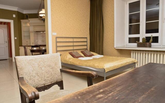 Goodnight Warsaw Apartments