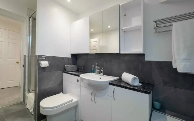 Elegant 2BR Broadstairs Coastal Escape by Adliv