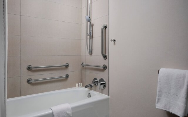 Sheraton Grand Rapids Airport Hotel