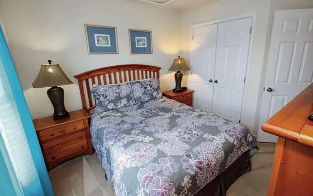 2633 Trafalgar Village