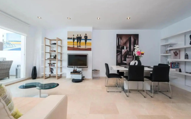 Charming 2 Bedroom Trocadero Arena area