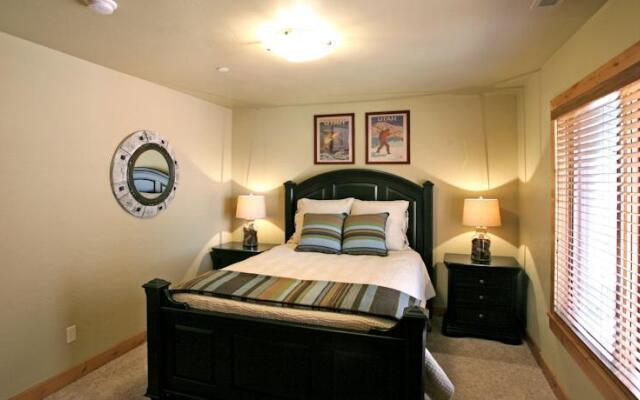 Boulder Ridge by Stewart Mountain Lodging