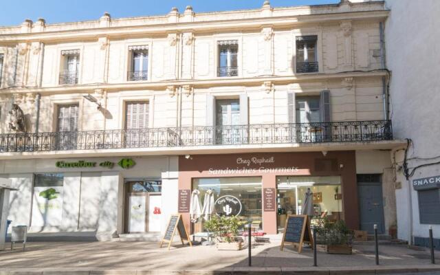 Elegant 2br with 2 bathrooms and AC close to Les Halles dAvignon Welkeys