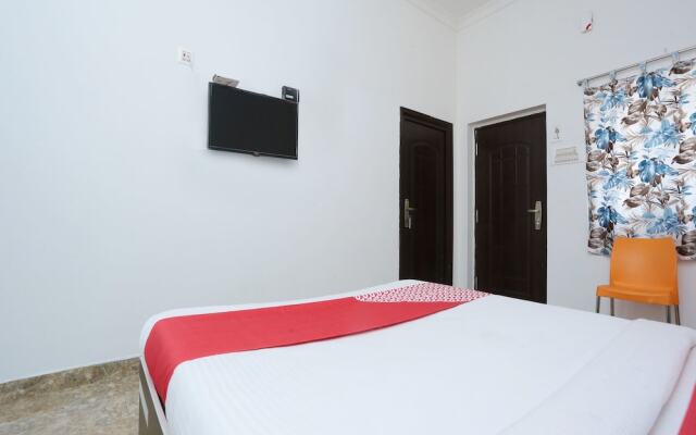 OYO 13792 Blue Bell Holiday Inn