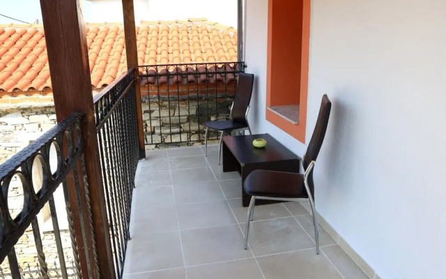 Nikolaou Apartments Upper Floor