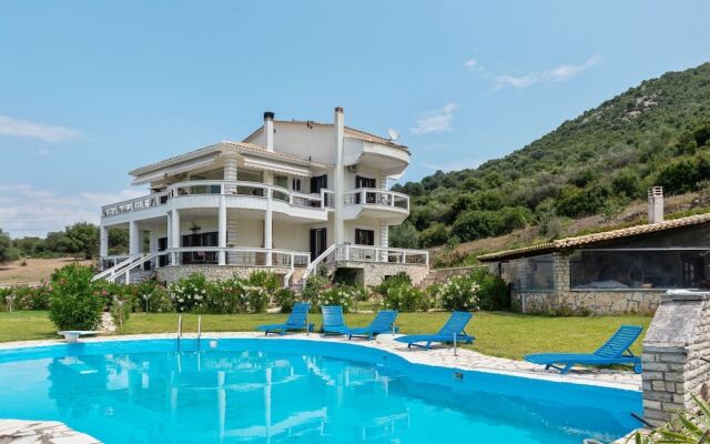 Swanky Holiday Home in Gourgovli With Private Swimming Pool