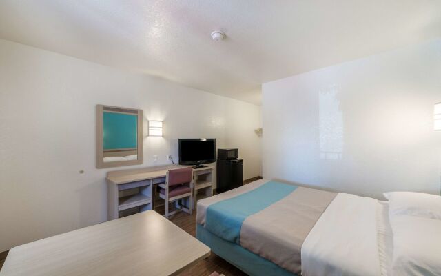 Motel 6 Del Rio, TX