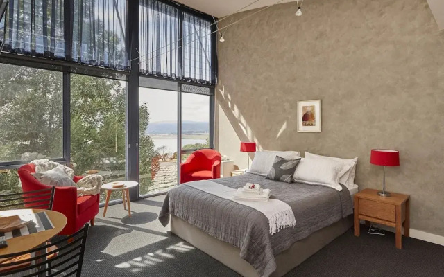 Rosevears Vineyard Retreat