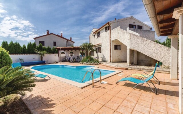Beautiful Apartment in Banjole With 2 Bedrooms, Wifi and Outdoor Swimming Pool