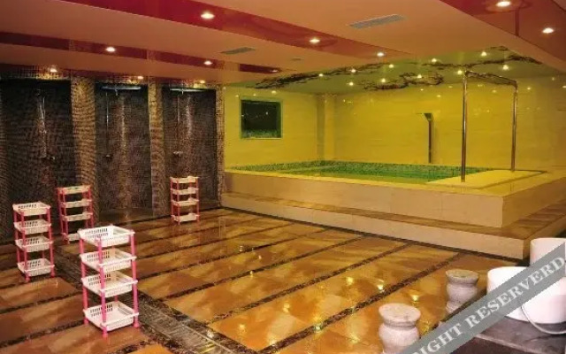 Huang He  International   Hotel