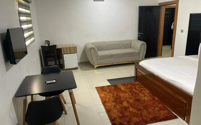 Brick Rock Hotel And Suites