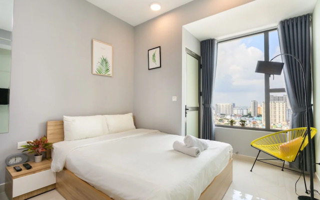 Infinity Pool Signature - Saigon Rivergate