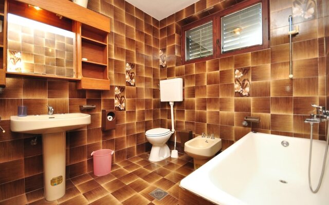 Pretty Apartment in Novalja with Garden near Zrče Beach