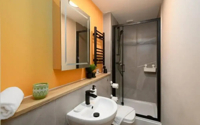 Benjamin Suite Modern 3BR Apartment