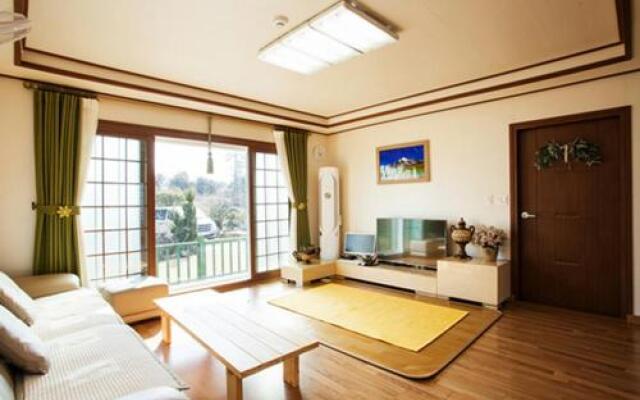 Casa Linda Guesthouse