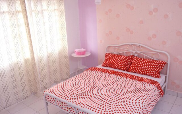 Manis-Manis Pink Lady Cottage