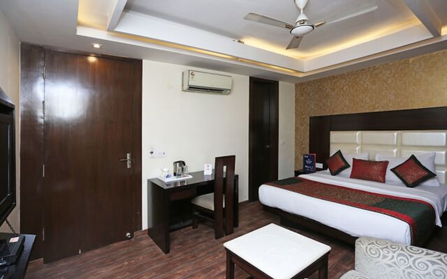 OYO 443 Hotel Lohias
