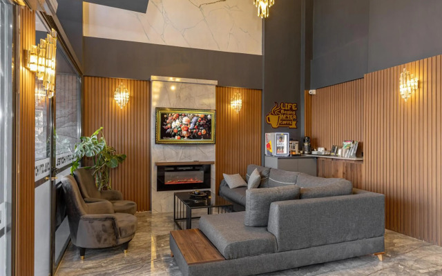 Loyal City Hotel
