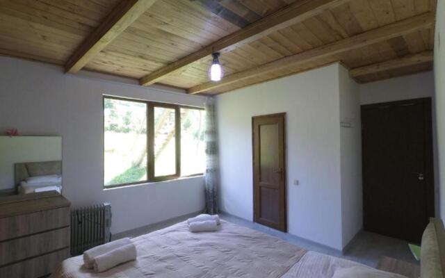 Peak Mazeri Guest House