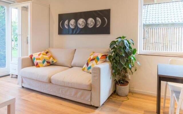 (left) Garden Suite in Villa near TUe and Centre