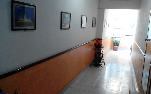 Hotel y Hostal Casa Risueño