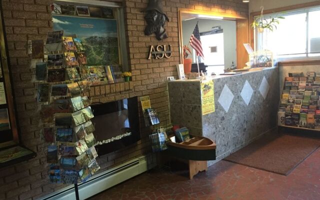 Highland Hills Motel and Cabins – A Master Hosts Resort