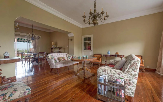 Rural House Los Orovales with Terrace and Parking