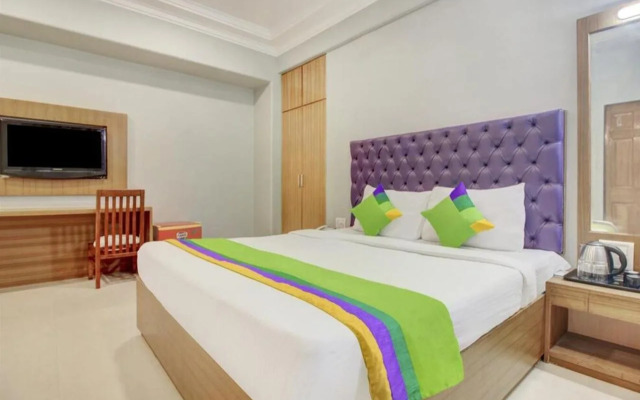 Fabhotel Cruz Royale