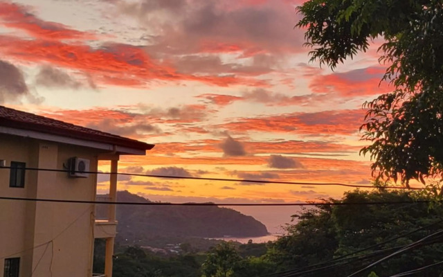 Villa Teresita - Coco Hilltop Sunset