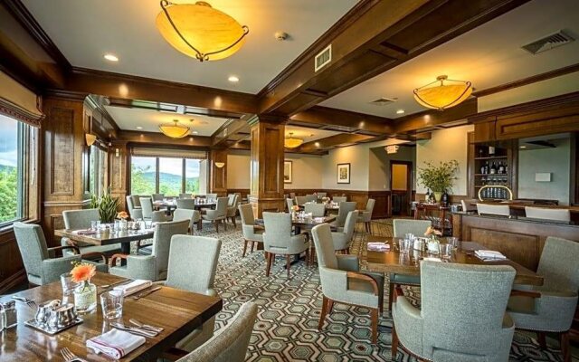 Grand Cascades Lodge
