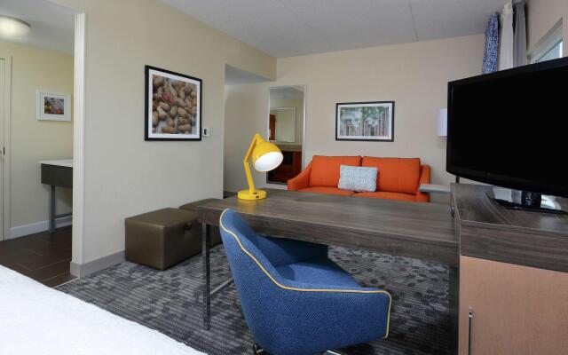 Hampton Inn & Suites Clinton - I-26