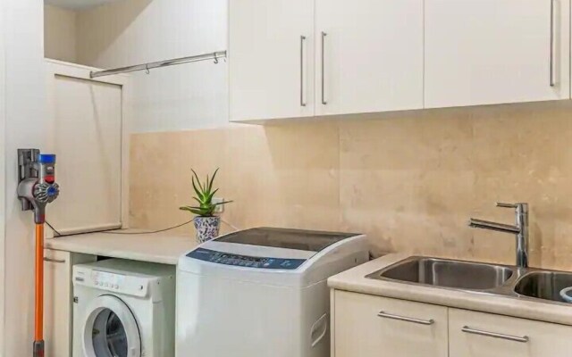 Lux Tropical Haven Mooloolaba Moonda5