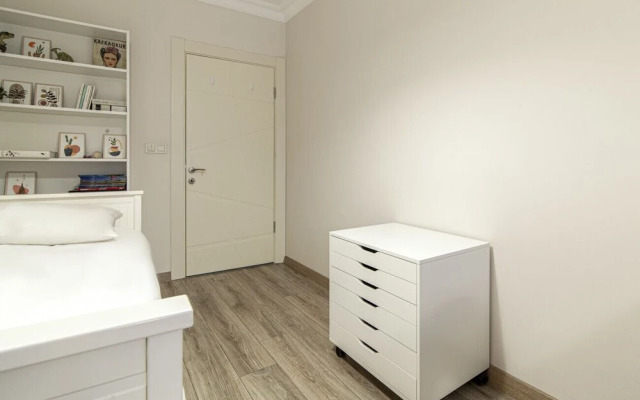 Vibrant and Central Flat With Balcony in Maltepe