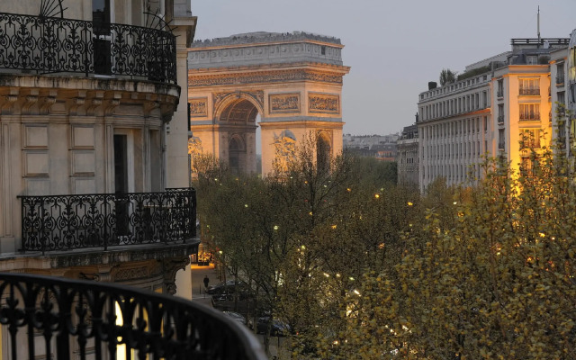 Royal Hotel Paris Champs Elysées