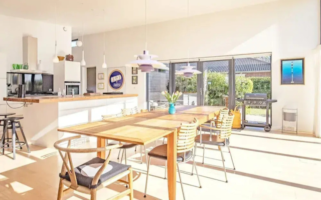 6 Person Holiday Home in Vaeggerlose