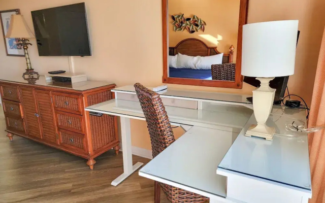 904 South Hampton 2 Bedroom Condo