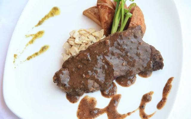 Ngwe Saung Yacht Club & Resort