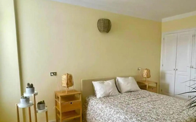 Refurbished 1 bedroom apartment with large pool