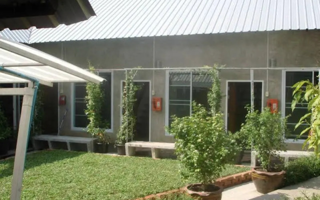 Zan Pla Nade Guesthouse ซัน พลา นาด เกสท์เฮาส์
