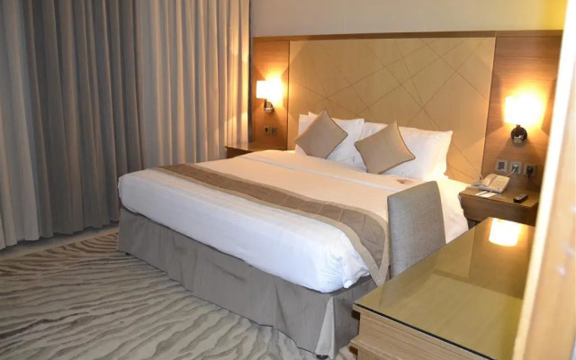 Golden Tulip Suites Breida Al Q