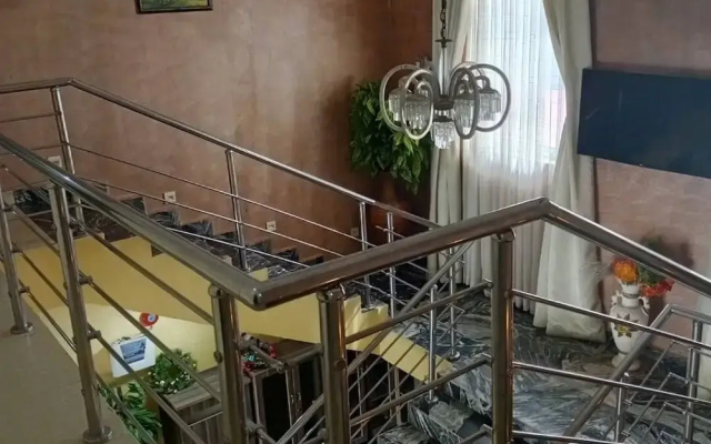 Angels Court Hotel And Suites