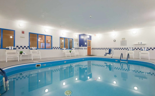 AmericInn by Wyndham Minot