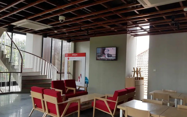 Up-Peak Hotel Simpang Lima Semarang Powered by Archipelago