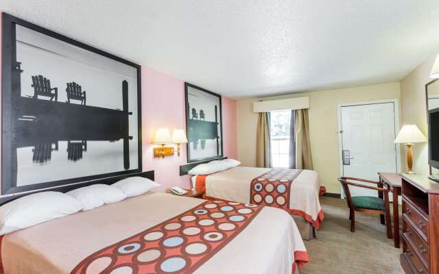 Super 8 by Wyndham Statesboro