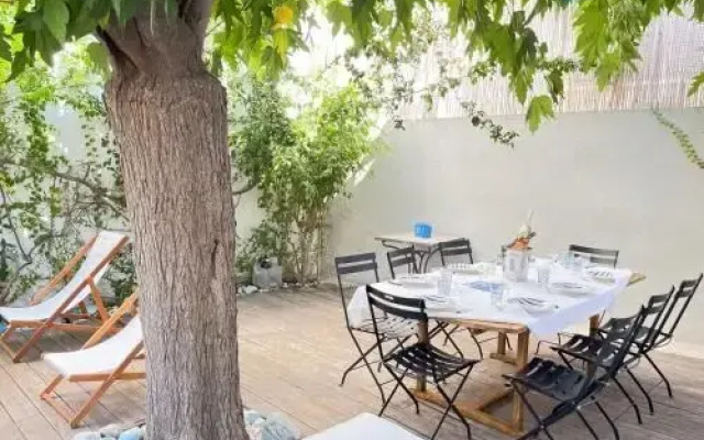 Calvi, Maison de charme, Jardin, plage 150 mètres.