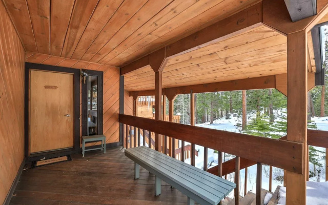 Tahoe Forest Chalet 3BR House w/ Mountain Views
