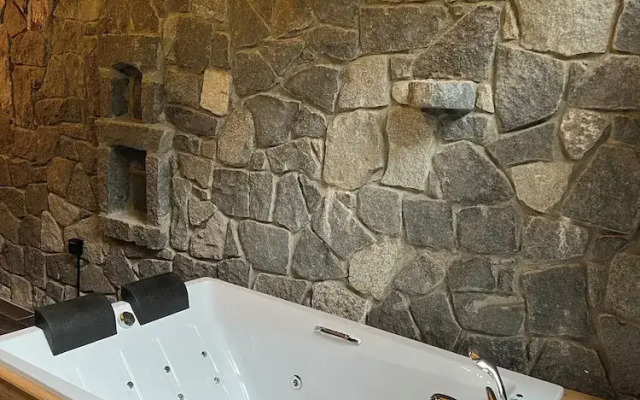 Ayder Vanak Stone Suites