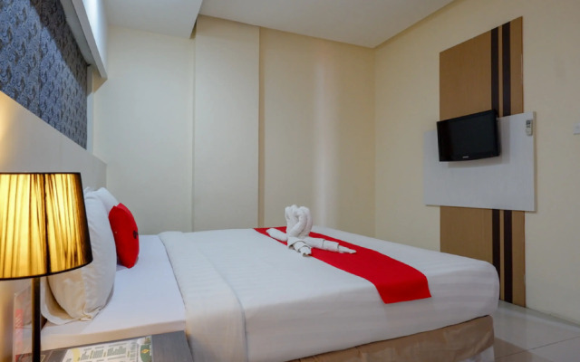 RedDoorz Plus near Hotel Benua Kendari