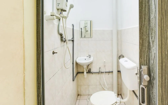 OYO 89615 T Family Hotel